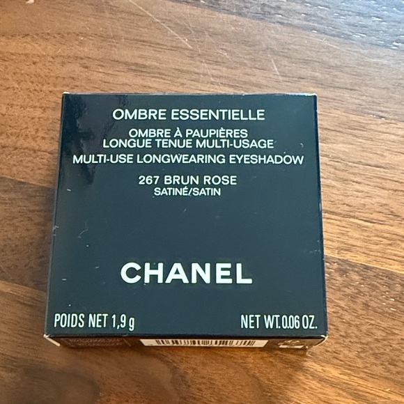 CHANEL Other - CHANEL - Ombre Essentielle Eyeshadow in Brun Rose 267 - new!